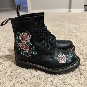 Women’s Dr Martens 1460 Vonda Boots